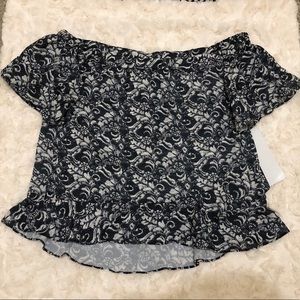 New-Never Worn- Off the Shoulder w/ Ruffle…